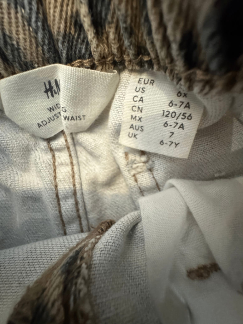 Jeans Beige mit Leo-Muster Gr.122 |