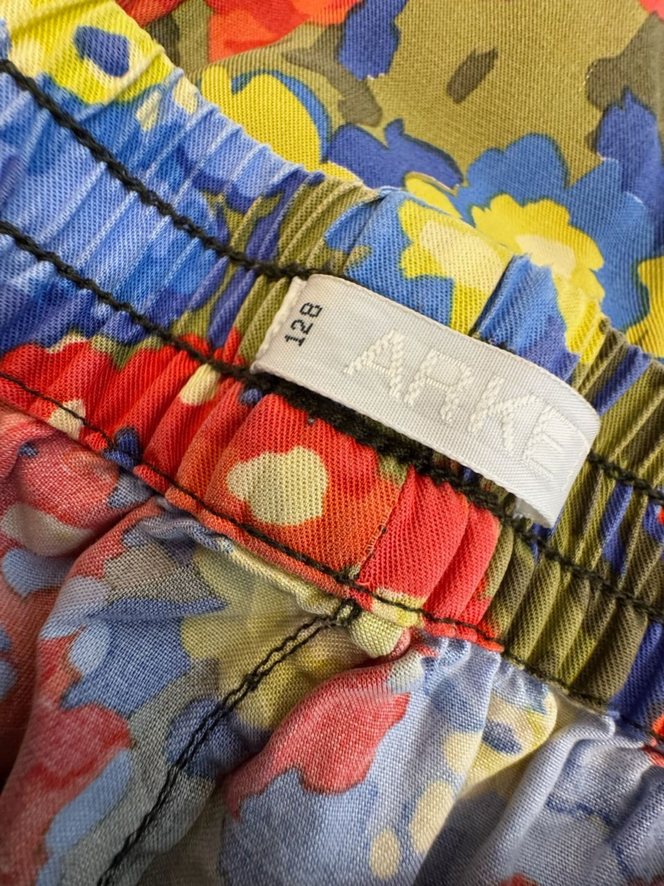 Weite Hose geblümt Gr.128 | Arket