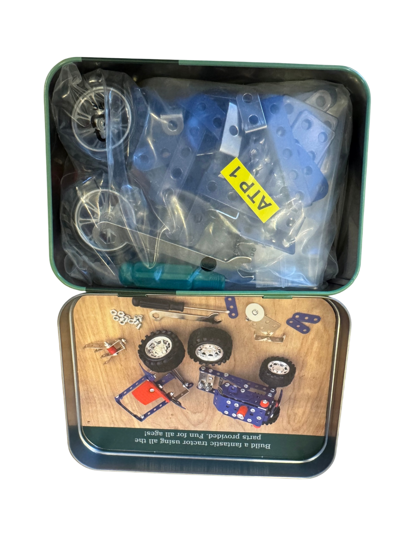 Modellbausatz "tractor in a tin" | apples to pears