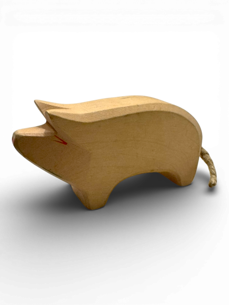 Spielzeugfigur "Schwein, Rüssel hoch" 10902 | Ostheimer