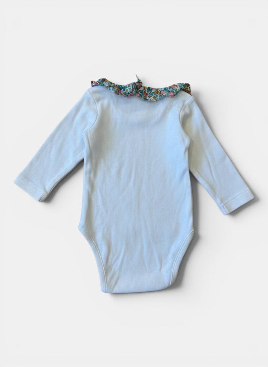 Body Weiß mit floralem Bubi-Kragen Gr.62 | Jaccadi