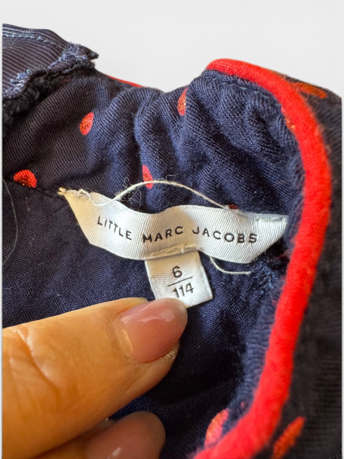 Kleid Midi Dunkelblau mit roten Punkten Gr.110/116 | Little Marc Jacobs