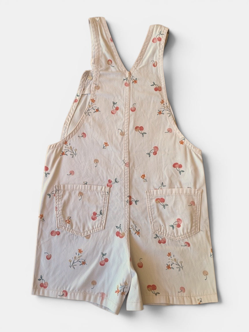 Latzhose kurz Creme mit kirschblütenmuster in rot, orange, grün Gr.110 | OshKosh B'Gosh