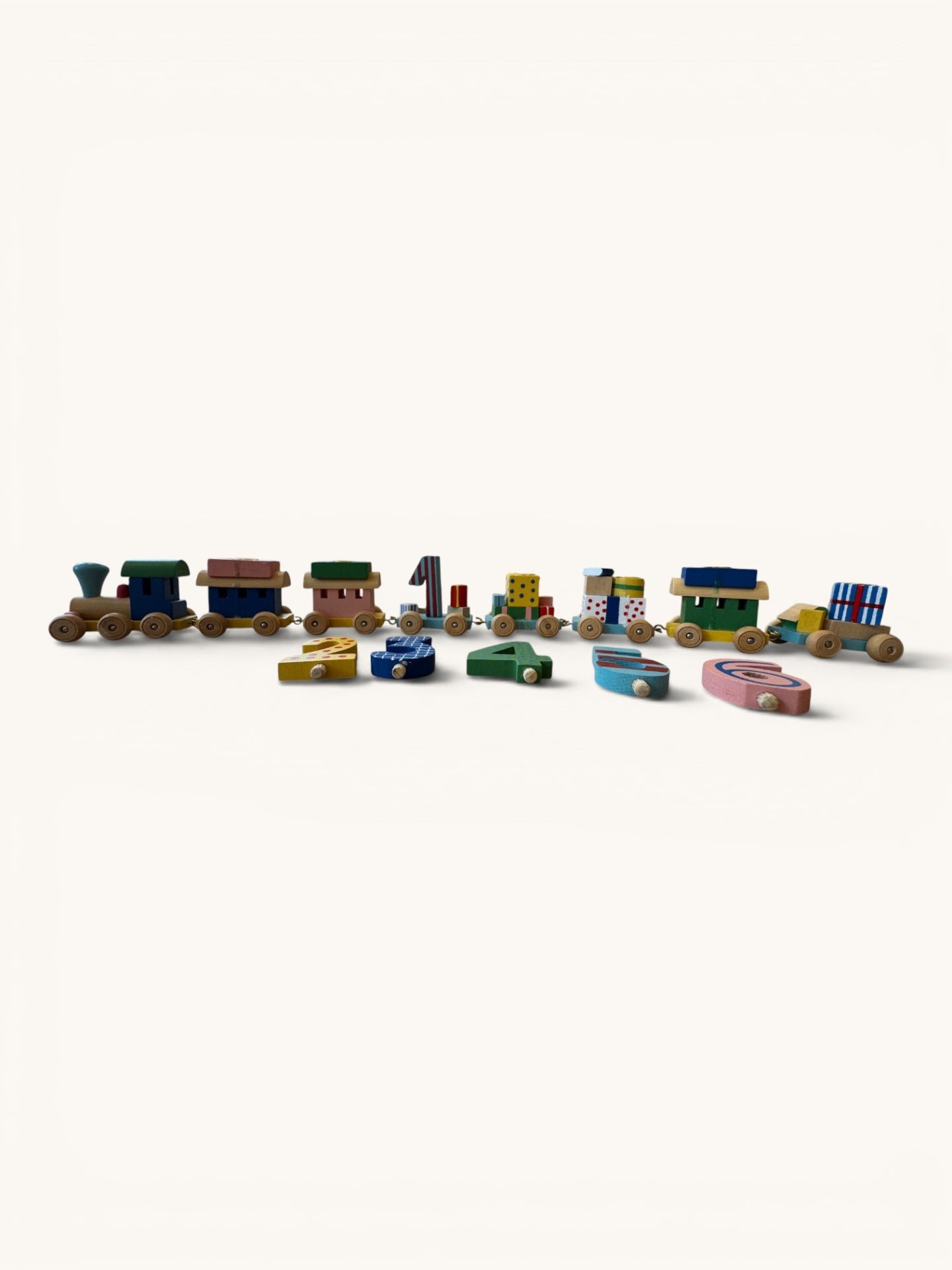 Geburtstagszug mit Zahlen 1-6 – Bunter Holzzug für Geburtstagstische Mehrfarbig Gr. | Toys Pure