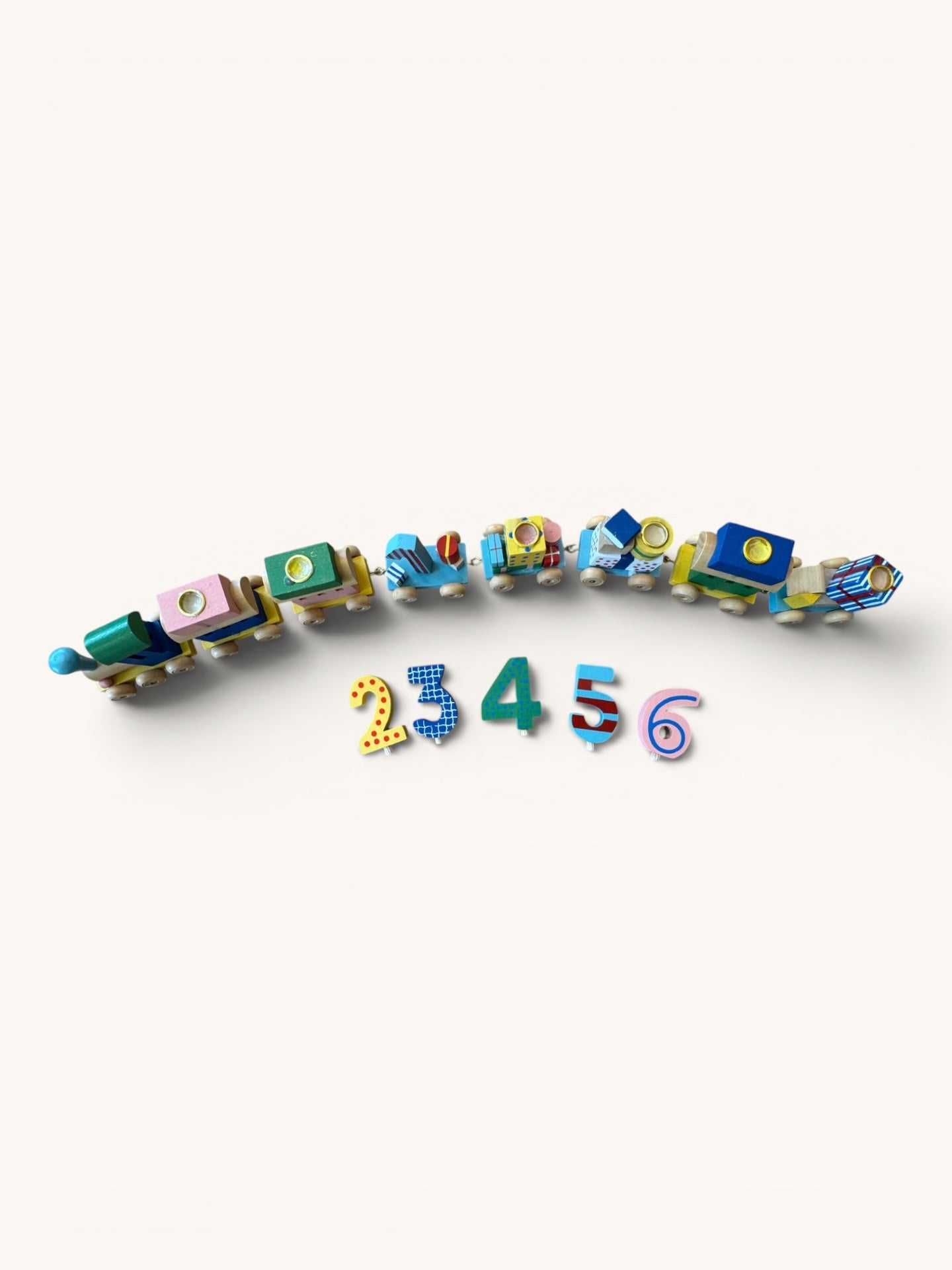 Geburtstagszug mit Zahlen 1-6 – Bunter Holzzug für Geburtstagstische Mehrfarbig Gr. | Toys Pure