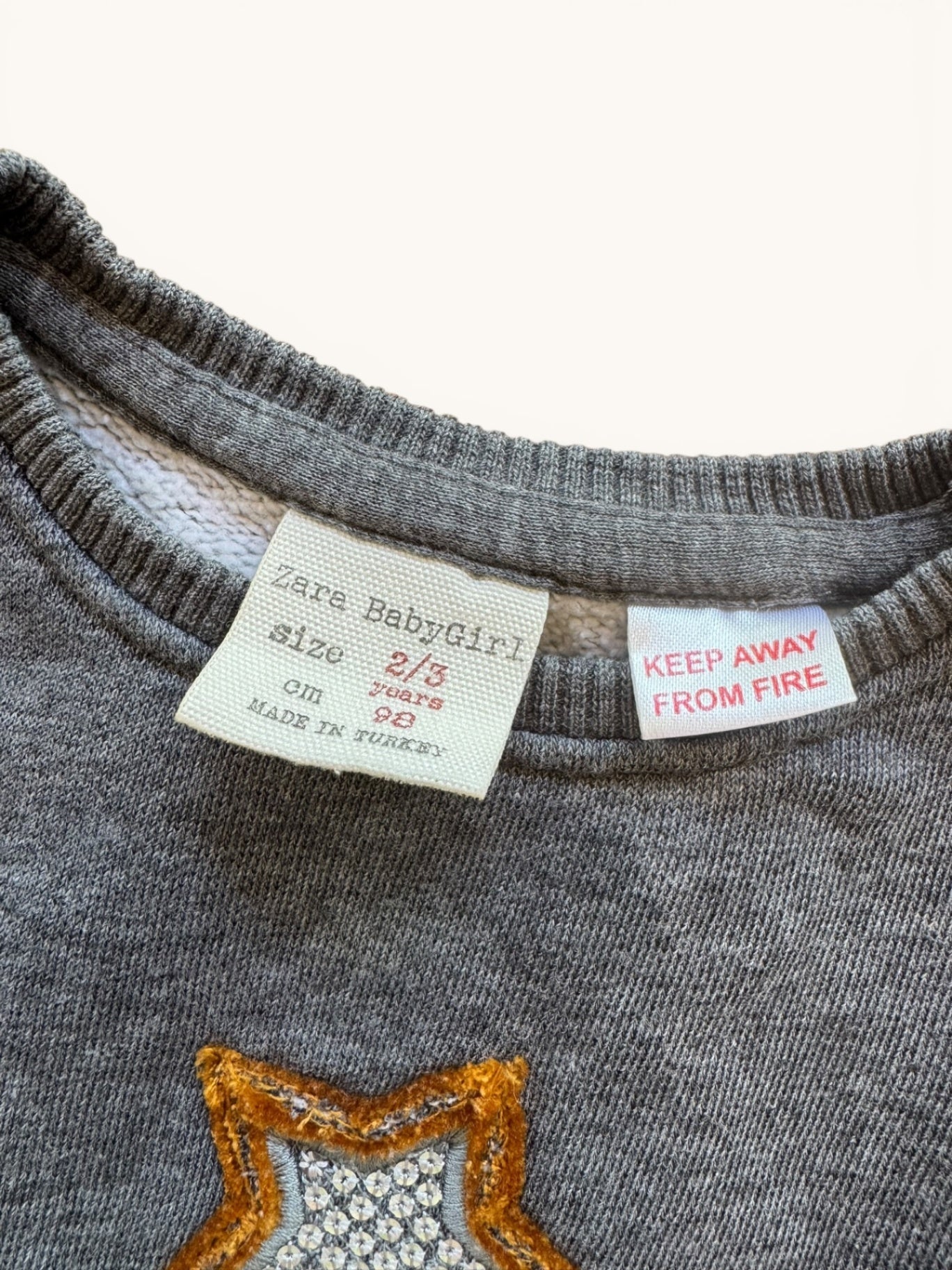 Jungen/Mädchen Sweatshirt mit Bouclé-Sternen Anthrazith Gr.98 | ZARA