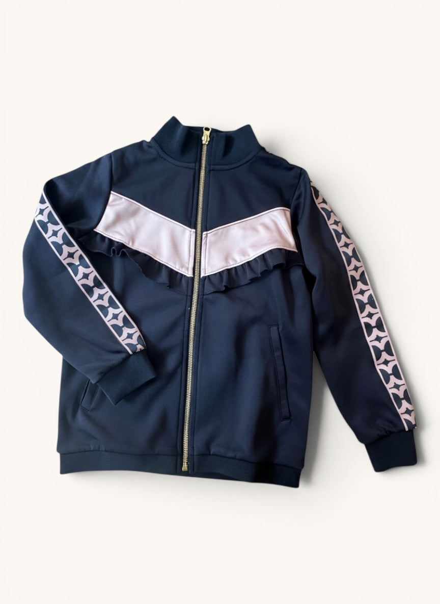 Track Suit – Sweatjacke & Hose mit Rüschen Gr.128cm | Petit Sofie Schnoor