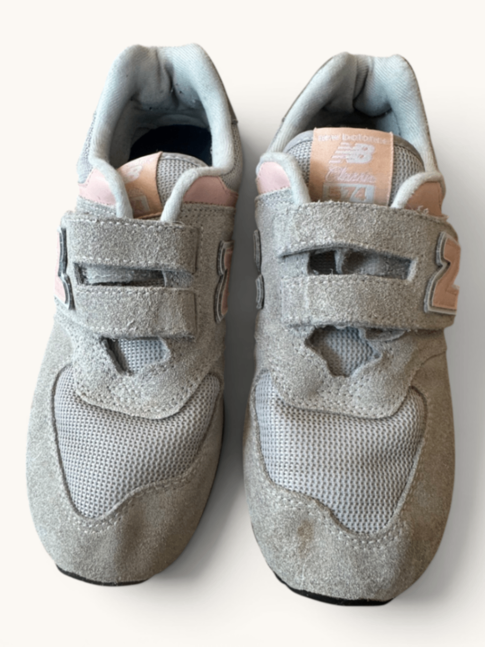 574 Kinder Sneaker – Grau/Rosa mit doppeltem Klettverschluss Gr.33 | New Balance