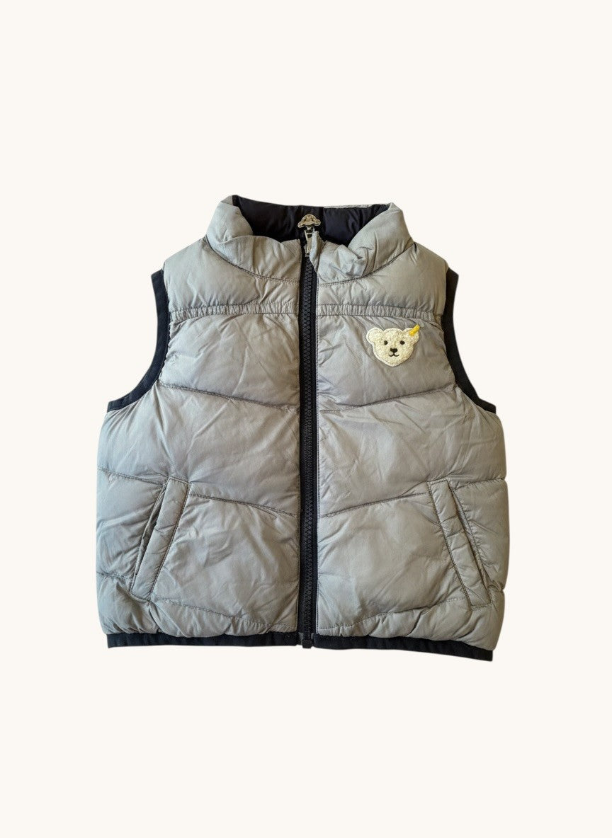 Kinder Wende-Steppweste Dunkelblau & Grau – Beidseitig tragbare Outdoor-Weste mit Teddy-Patch Gr.80/86 | Steiff