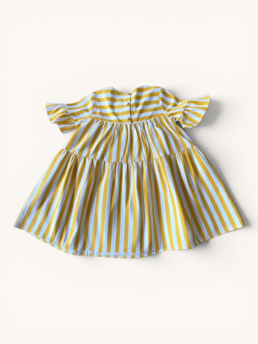 Gestuftes Sommerkleid mit gelben Streifen Gr.104 | POMPdeLUX