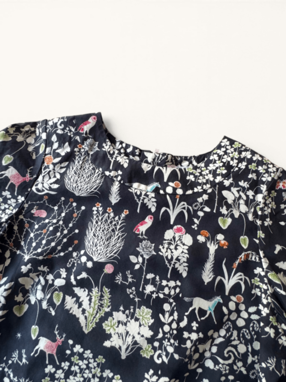 Elegantes Kleid mit filigranem Wald- & Natur-Print Gr.12 | Bonpoint