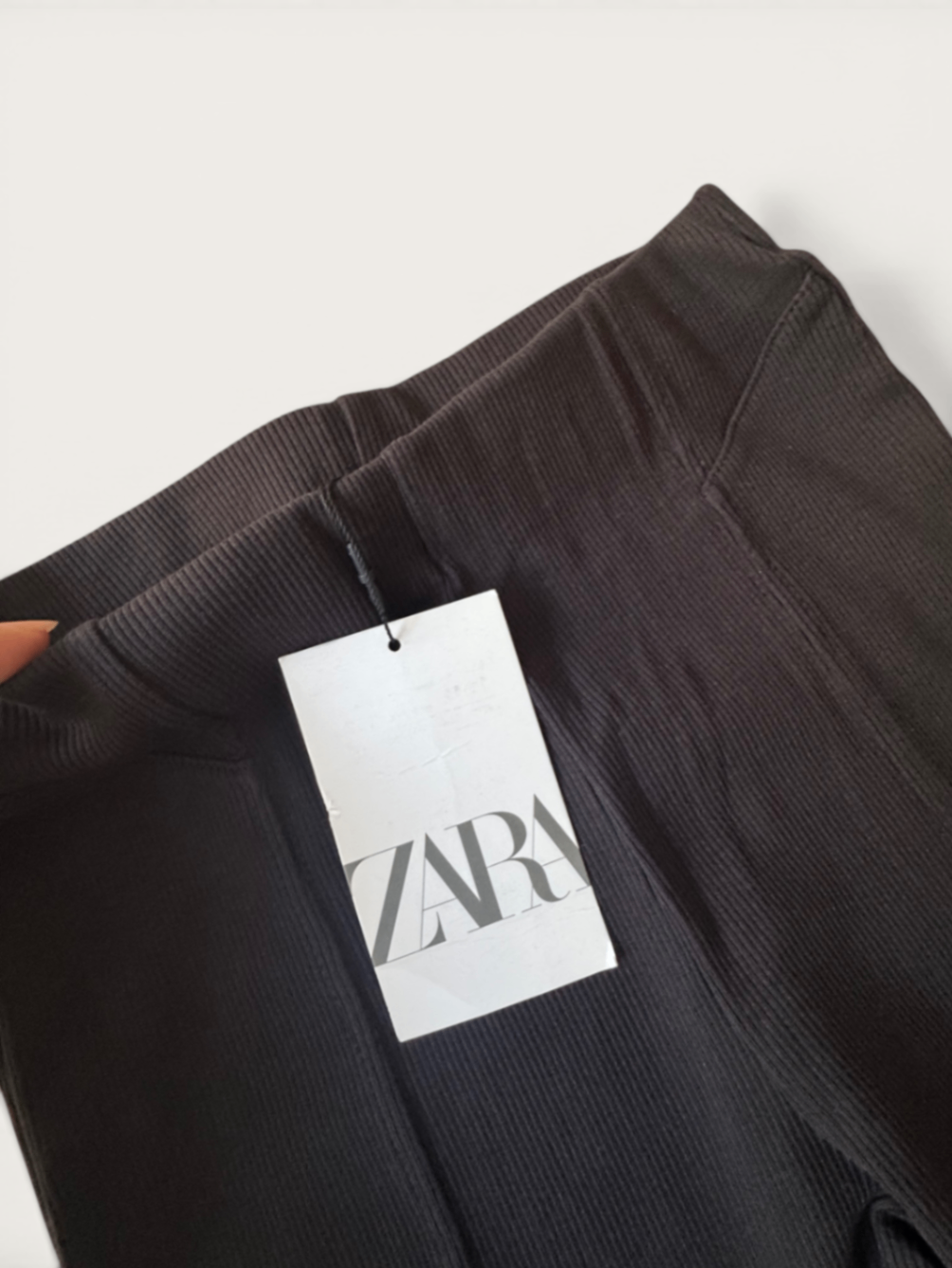 NEU: Trendige Rippstrick-Flared-Leggings Gr.152 | Zara