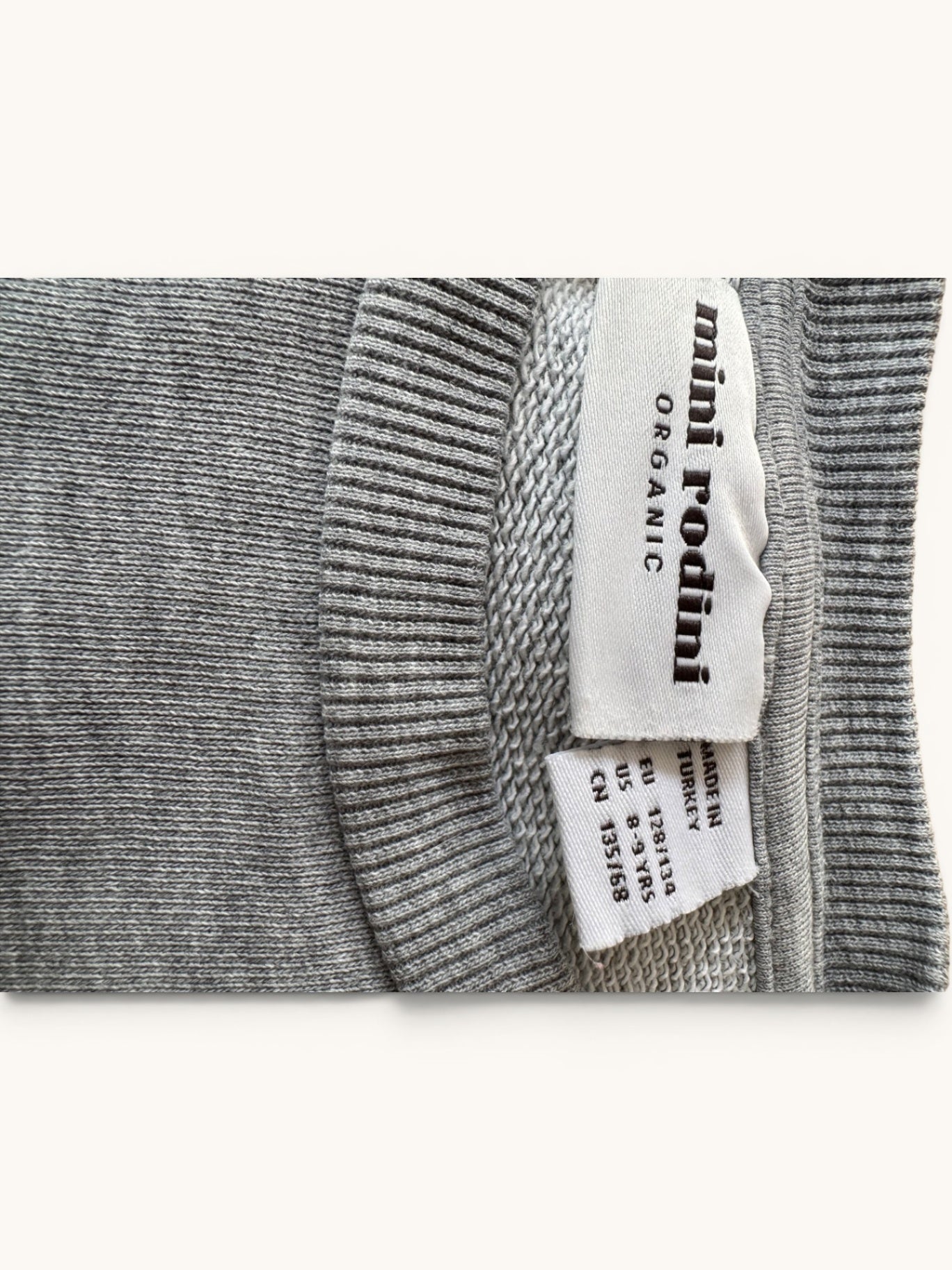 Graues Sweatshirt mit Katzen-Logo Gr.128/134 | Mini Rodini