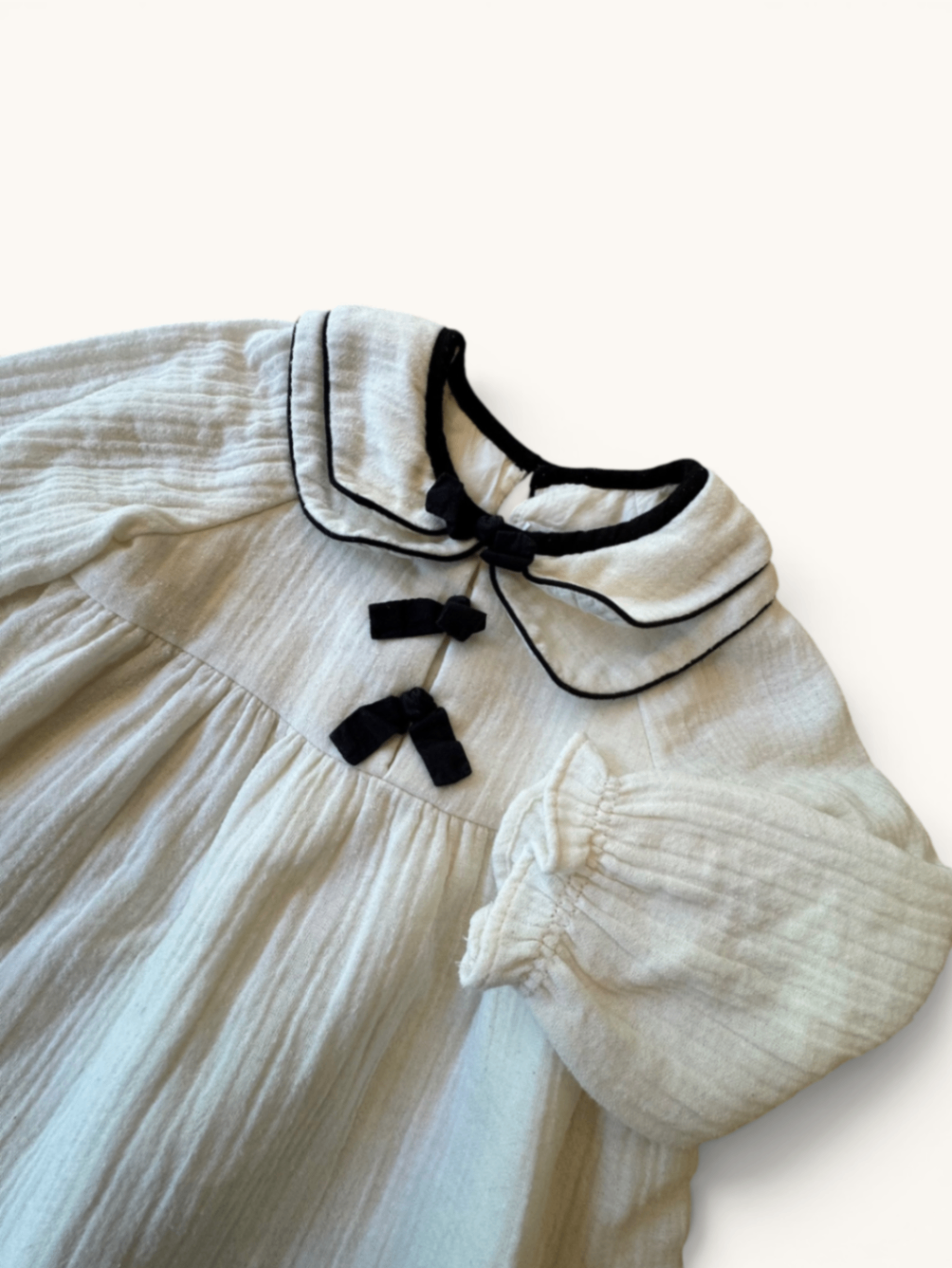 Musselin-Kleid mit Kontrast-Kragen & Schleifen Creme Gr.86/92 | Zara