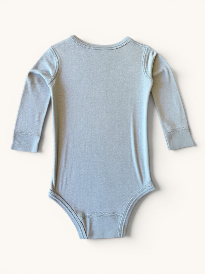 Langarm-Body mit Schulterknöpfen Wolle-Seide Salbei Gr.56/62 | Joha