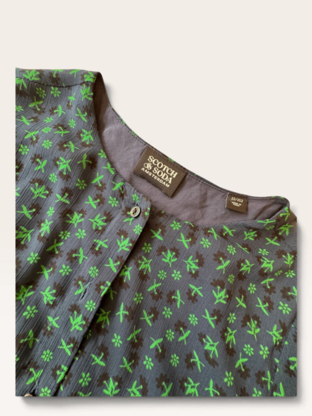 Chiffon-Kleid mit grünen Neon-Akzenten Gr.12/152 | Scotch & Soda