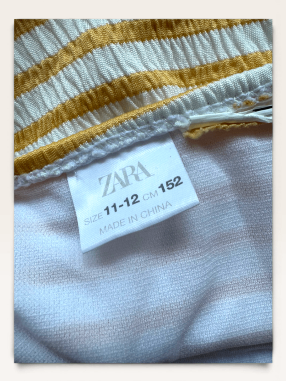 Gestreifter Seersucker-Bikini mit Knotendetail Gr.11-12 / 152 | ZARA