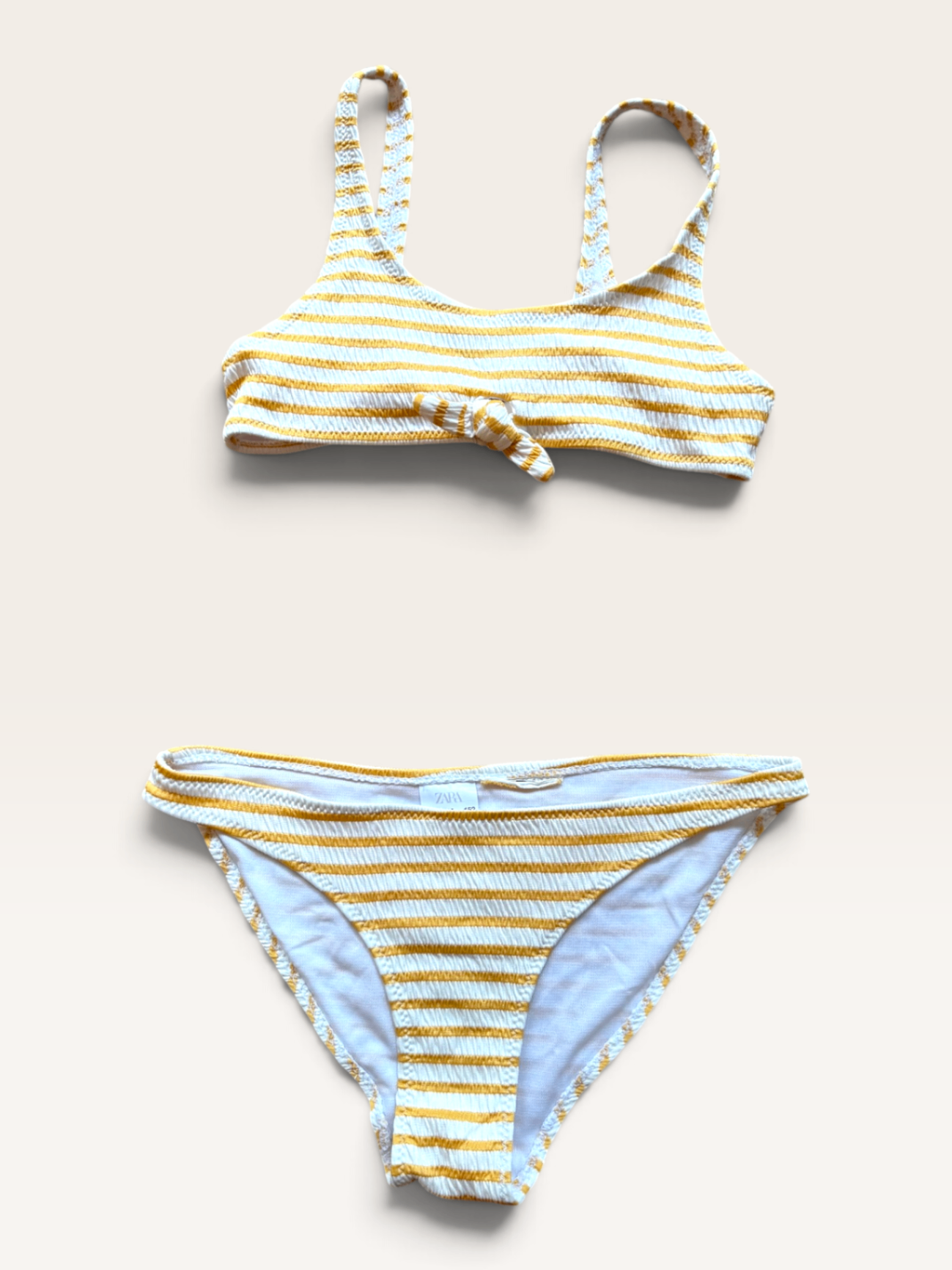 Gestreifter Seersucker-Bikini mit Knotendetail Gr.11-12 / 152 | ZARA