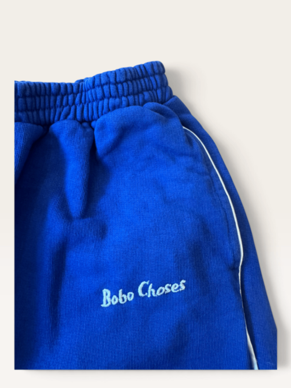 Lässige Sweat-Jogginghose mit Kontrastpaspel in Knallblau (Gr. 8–9 Jahre / 134) | Bobo Choses