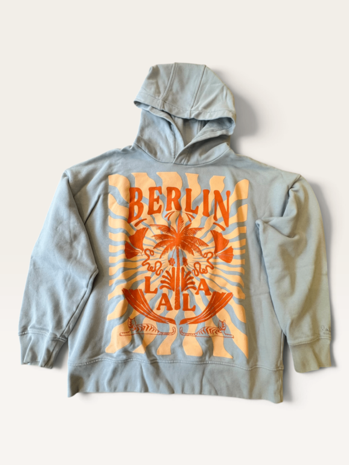Oversized Hoodie mit Berlin-Print in Hellblau (Gr. S) | Lala Berlin