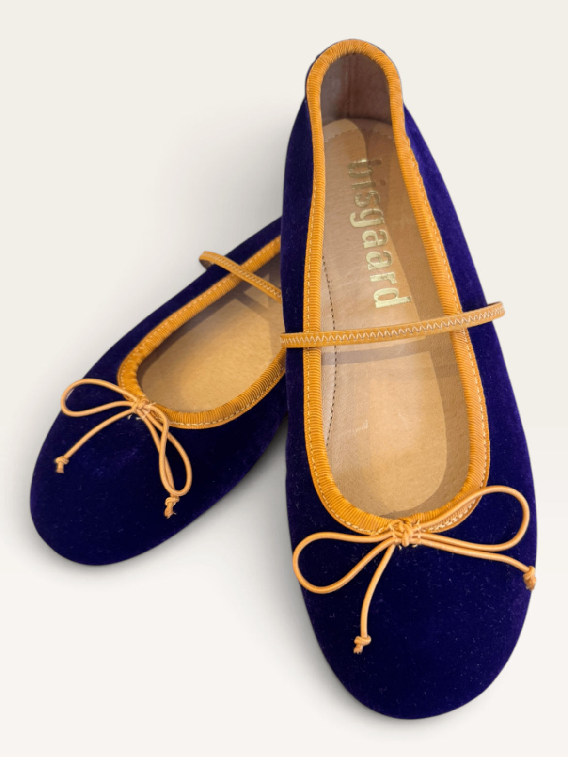Ballerinas aus Samt mit Riemchen in Violett Gr.35 | pied a terre