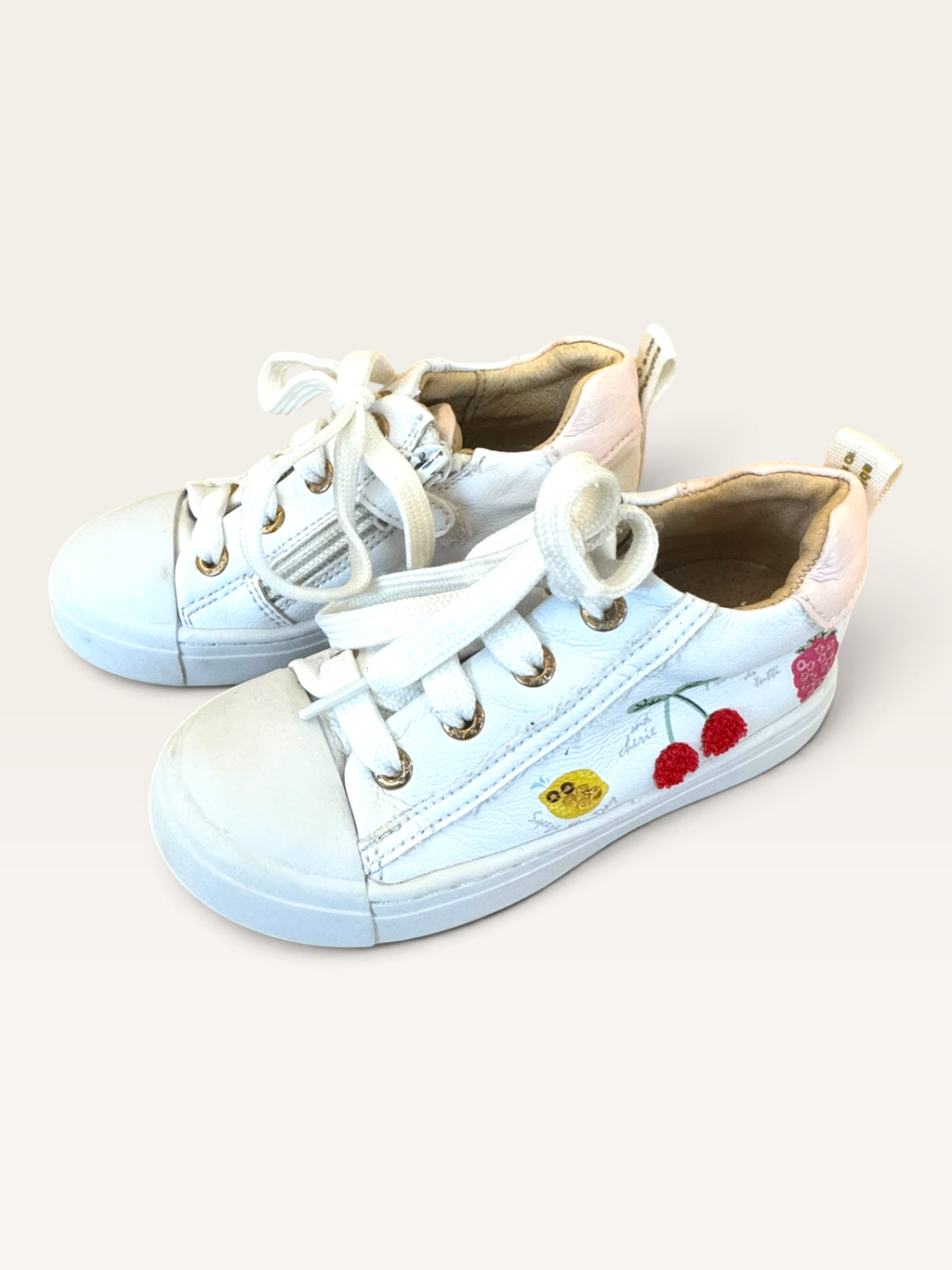Weiße Leder-Sneaker mit Kirschen-Stickerei & Reißverschluss (Gr. 25) | Shoesme