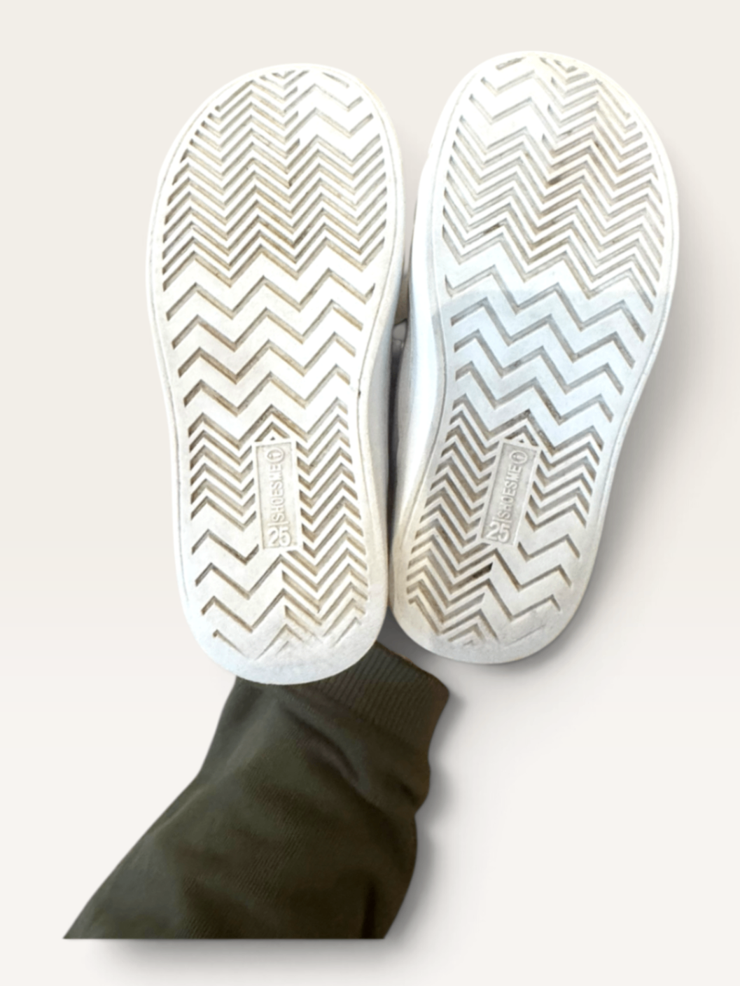 Weiße Leder-Sneaker mit Kirschen-Stickerei & Reißverschluss (Gr. 25) | Shoesme