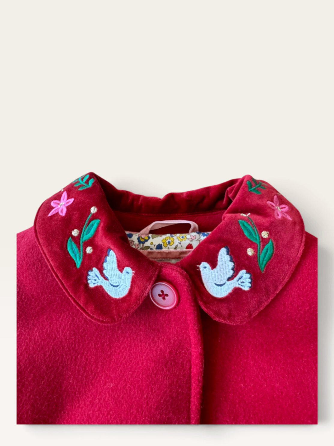 Roter Wollmantel mit Stickereien Gr.134 | Boden