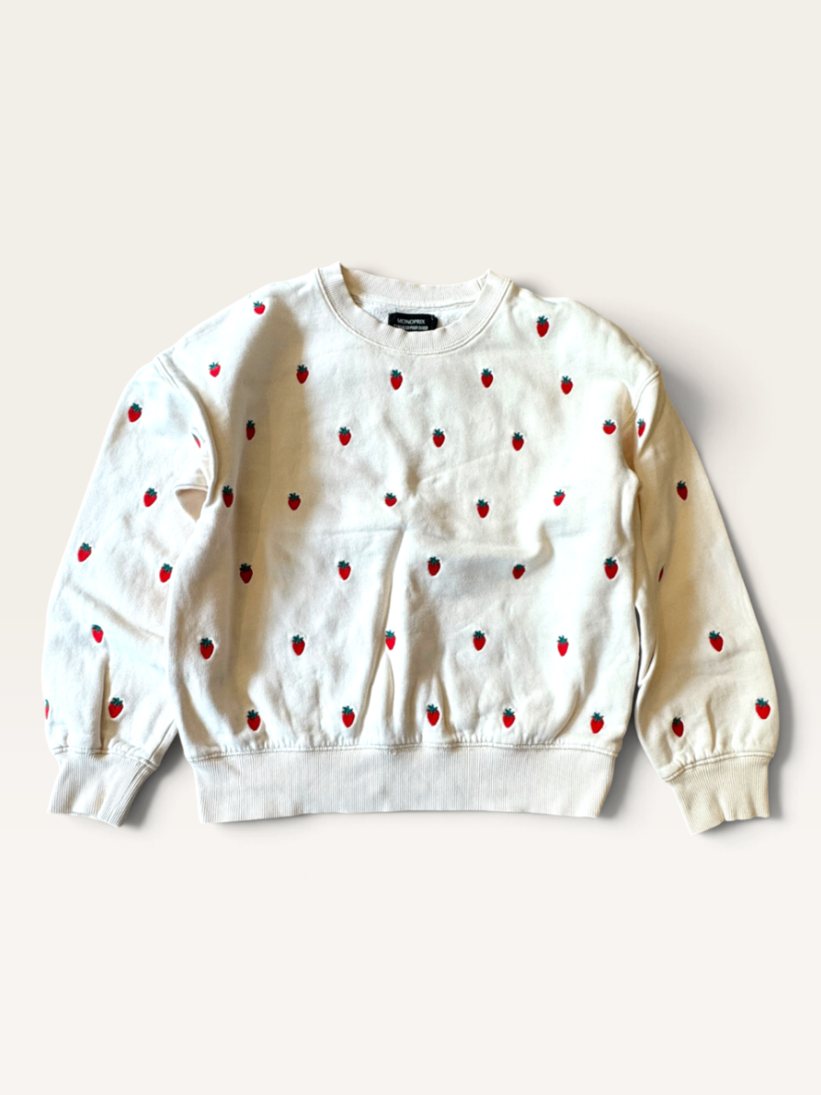 Sweatshirt mit Erdbeer-Stickerei Gr.12 | Monoprix