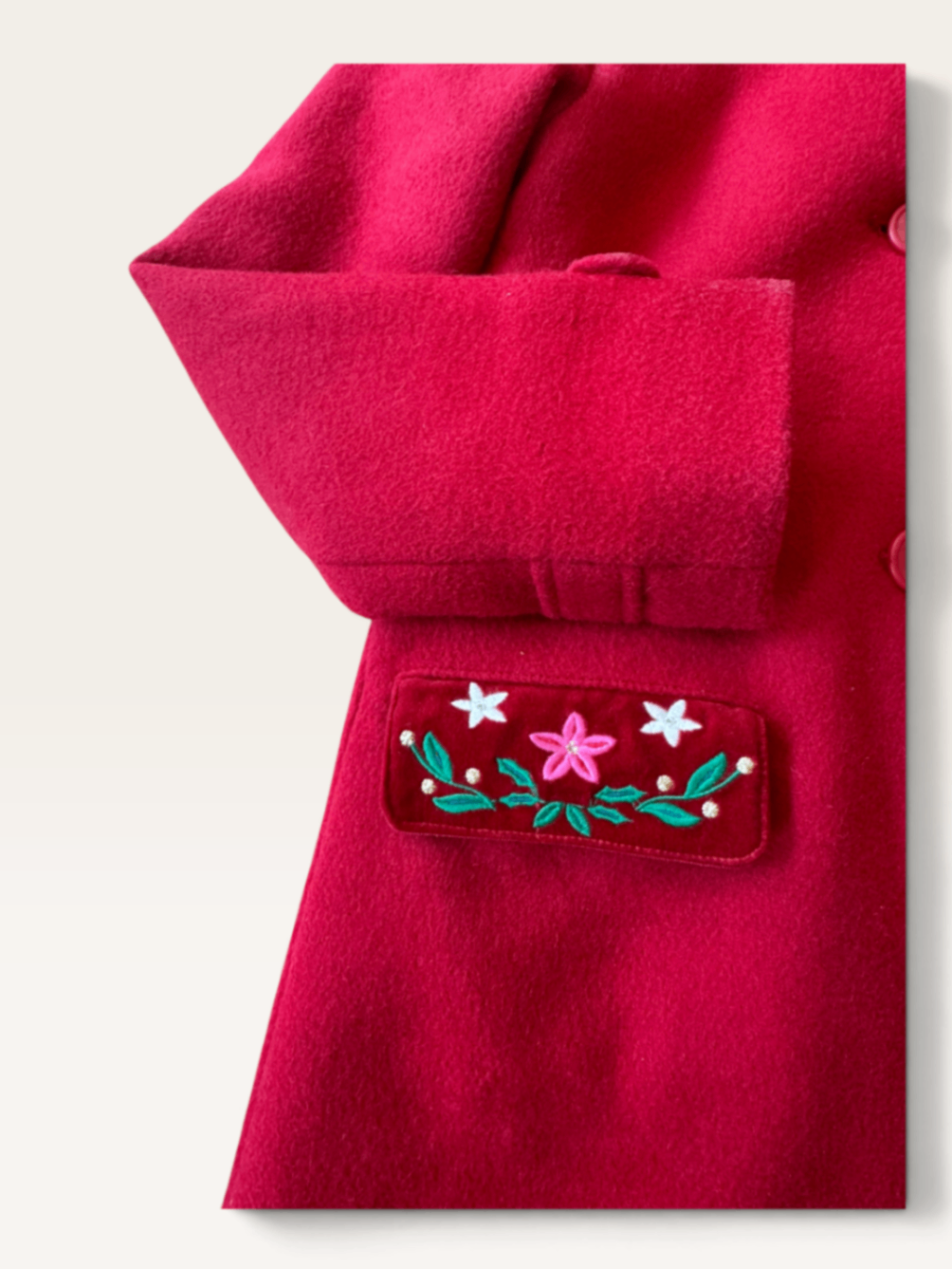 Roter Wollmantel mit Stickereien Gr.134 | Boden