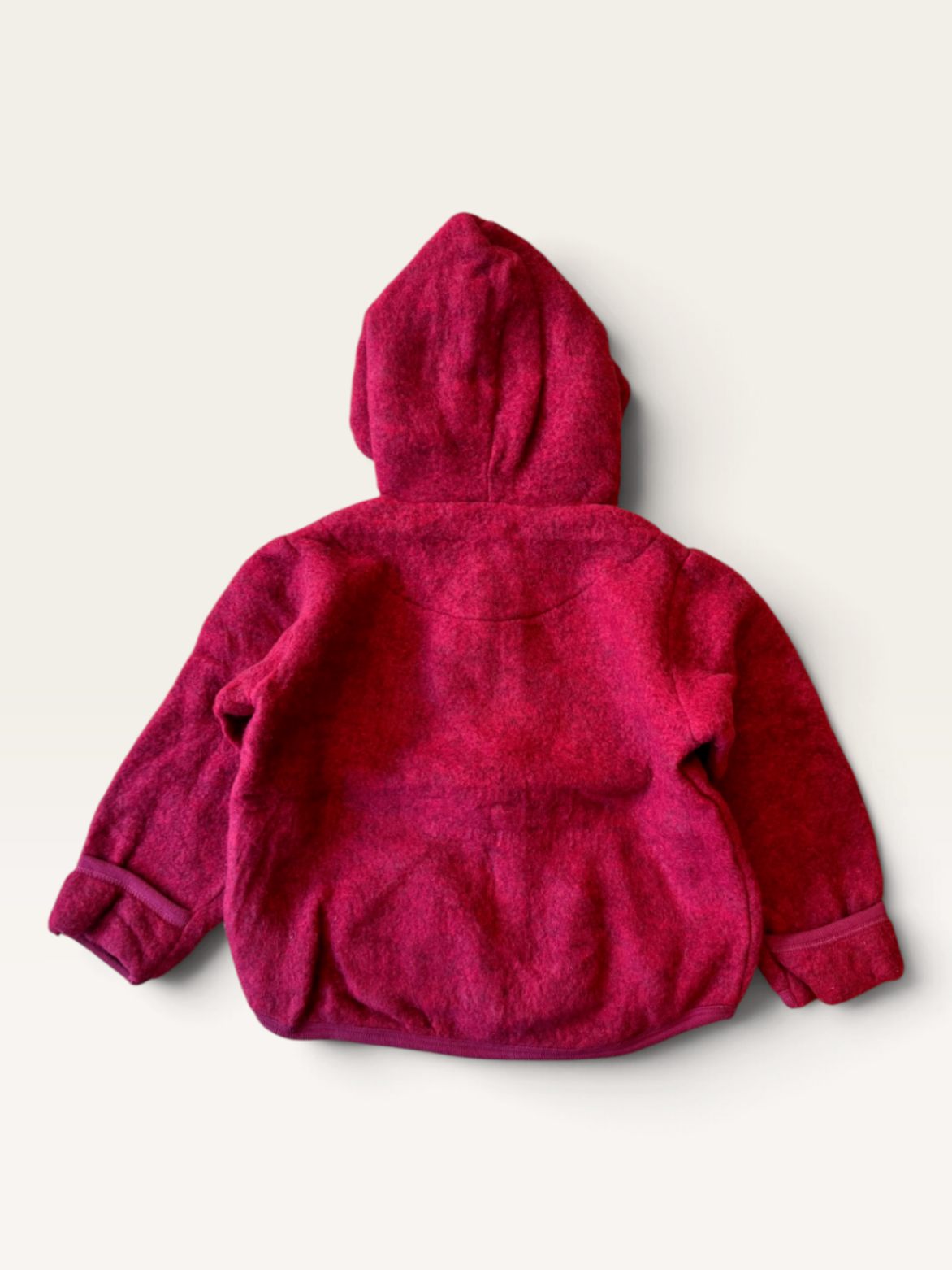 Wollwalk-Jacke mit Kapuze (Beere / Rot) Gr.86/92 | iobio