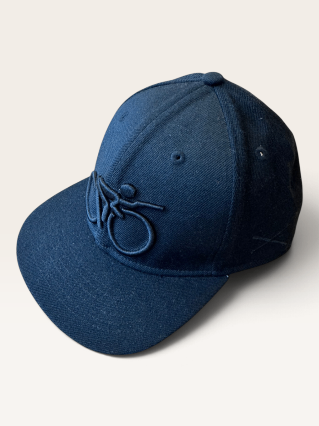 Snapback Dunkelblau mit Stickerei Schwarz Gr.OS | JustFitteds