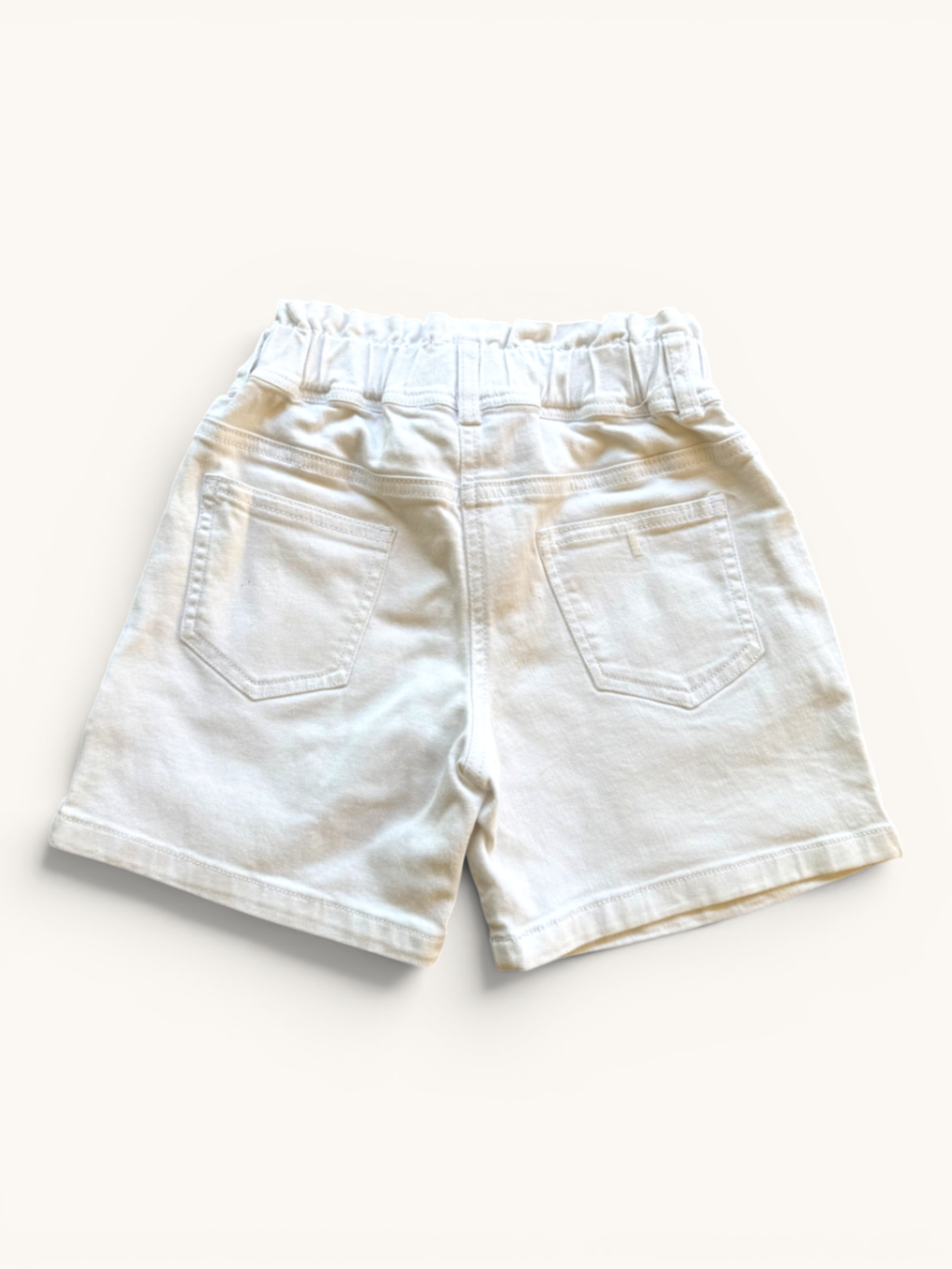 Jungs & Deerns Stella McCartney Kids weiße Denim-Shorts mit elastischem Paperbag-Bund und Gesäßtaschen